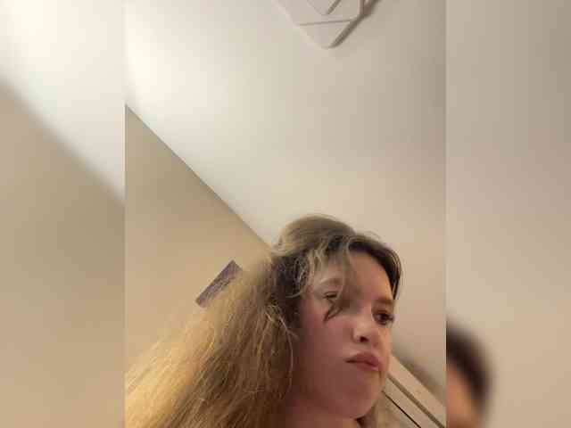 YourLadyyy webcam