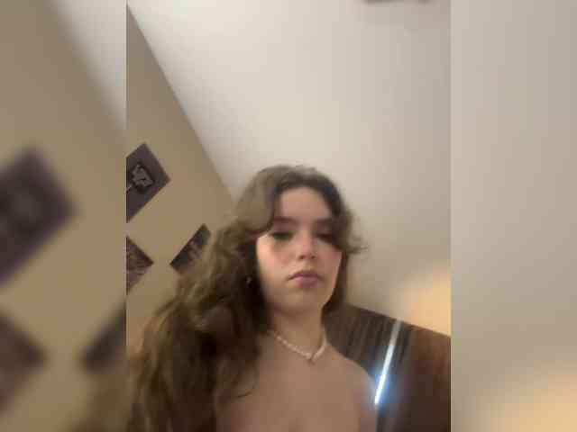 YourLadyyy webcam