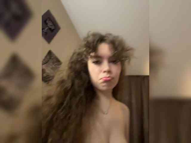 YourLadyyy webcam
