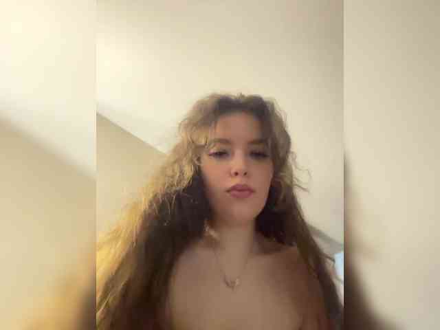 YourLadyyy webcam