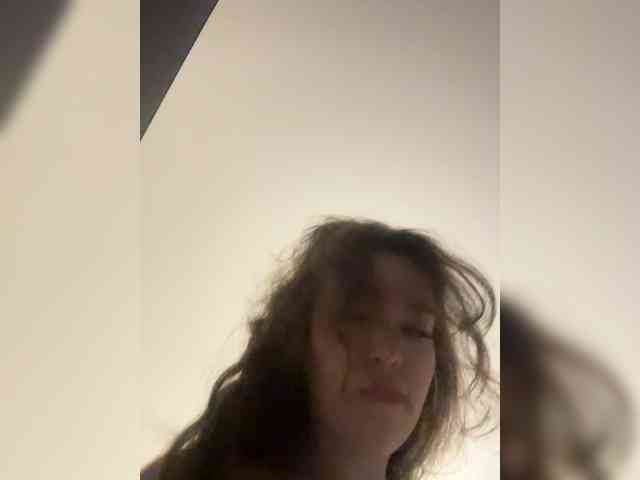 YourLadyyy webcam