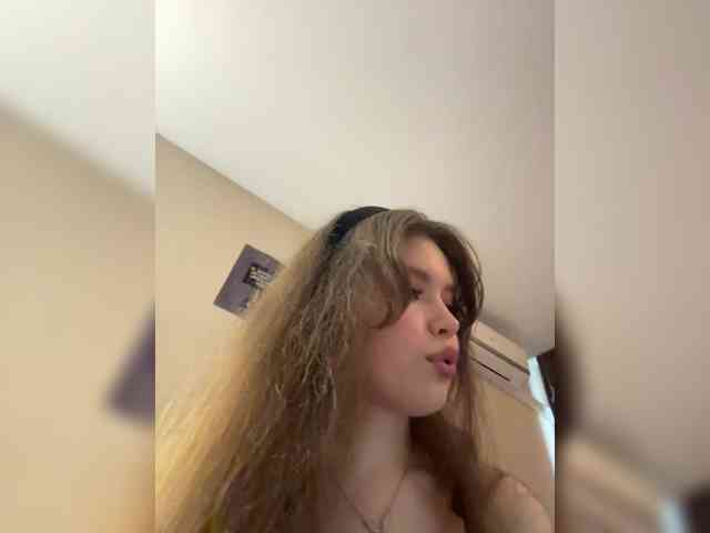 YourLadyyy webcam