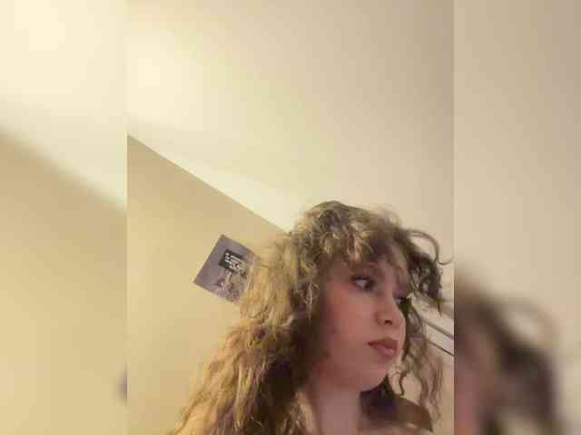YourLadyyy webcam
