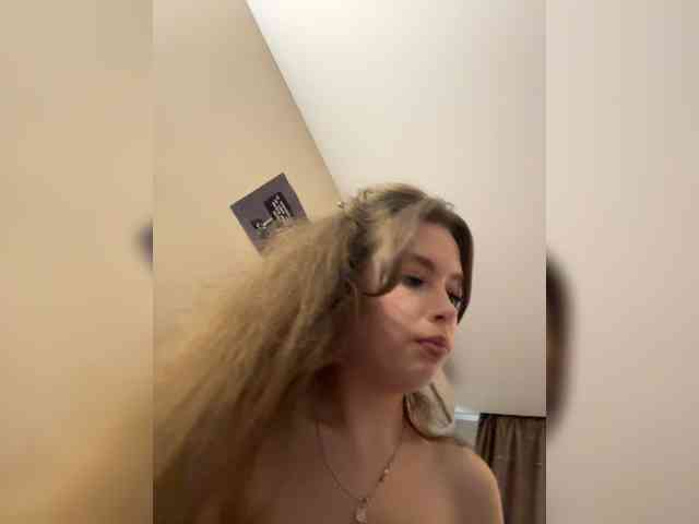 YourLadyyy webcam