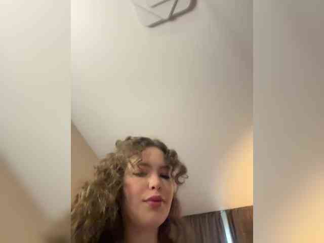 YourLadyyy webcam