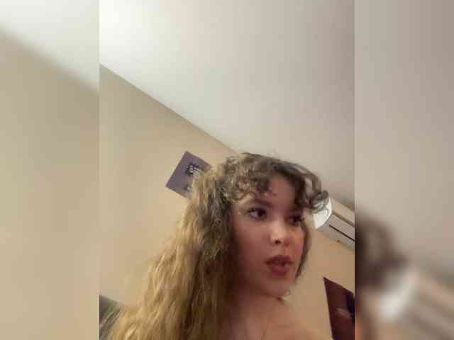 YourLadyyy webcam