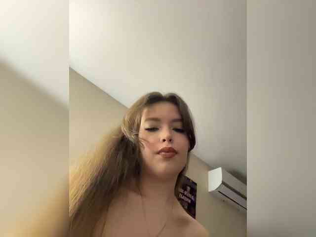 YourLadyyy webcam
