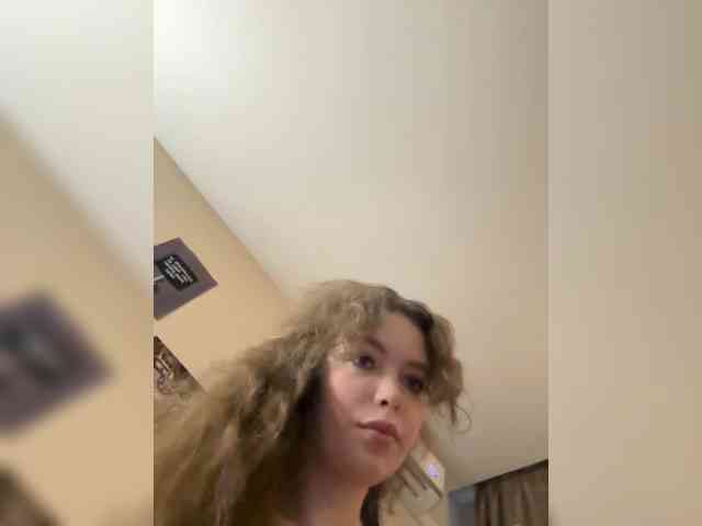 YourLadyyy webcam