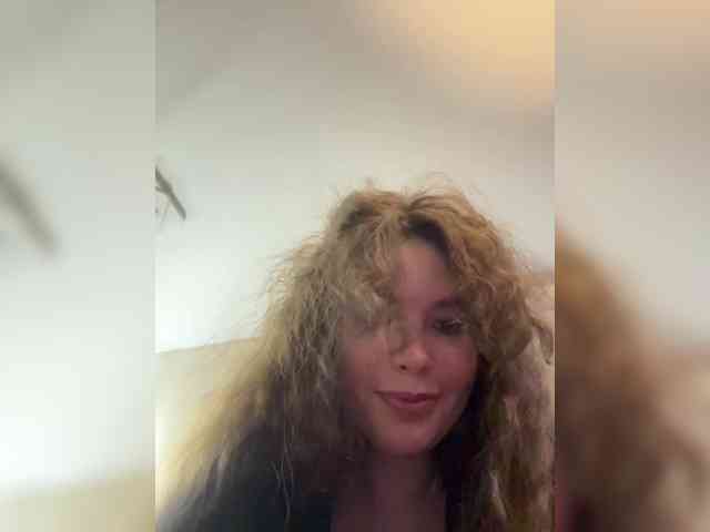 YourLadyyy webcam