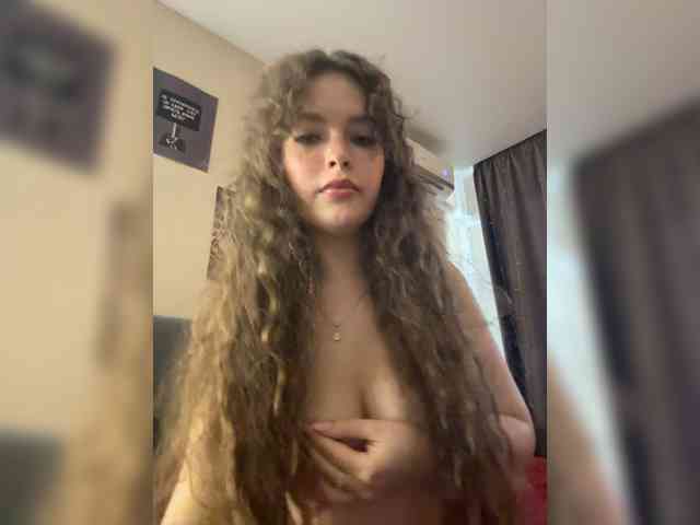 YourLadyyy webcam