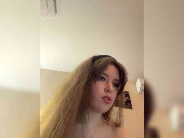 YourLadyyy webcam