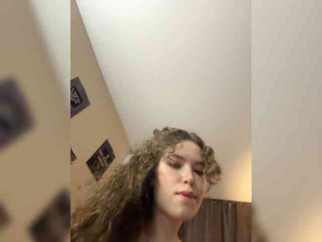 YourLadyyy webcam