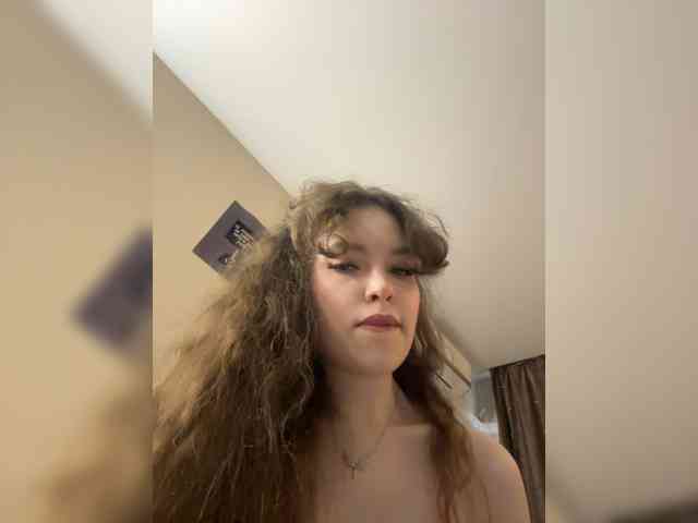 YourLadyyy webcam