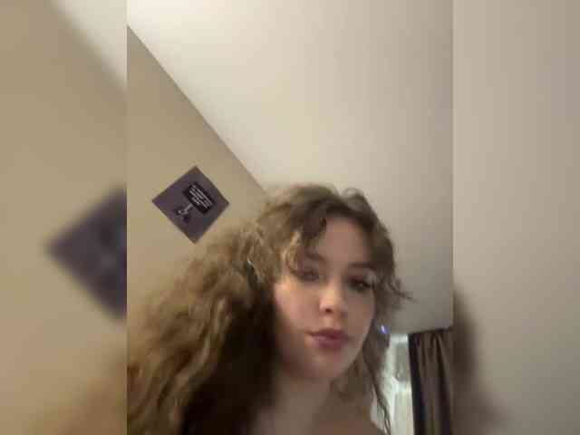 YourLadyyy webcam