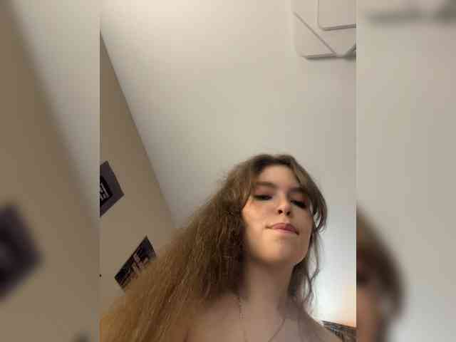 YourLadyyy webcam