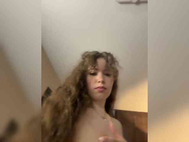 YourLadyyy webcam
