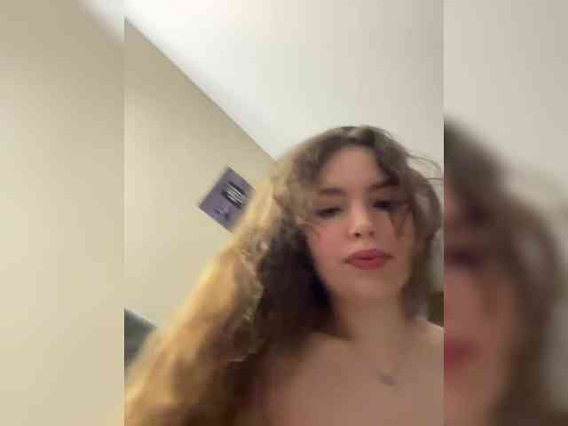 YourLadyyy webcam
