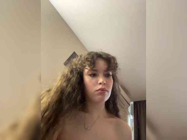 YourLadyyy webcam