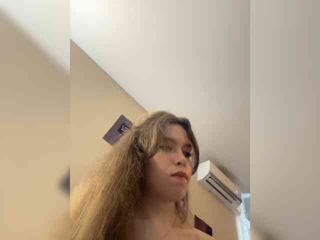 YourLadyyy webcam