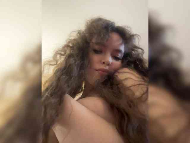 YourLadyyy webcam