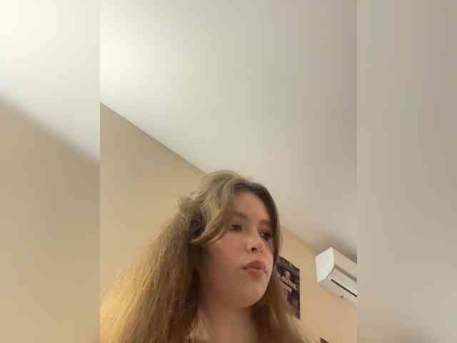 YourLadyyy webcam