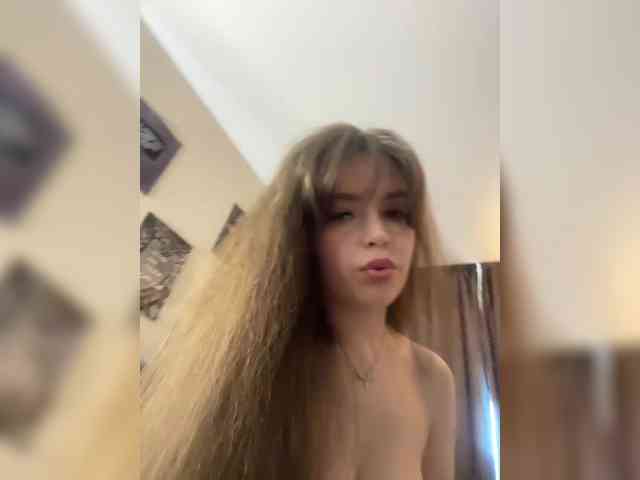 YourLadyyy webcam