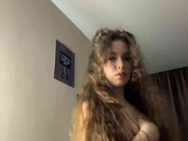 YourLadyyy webcam