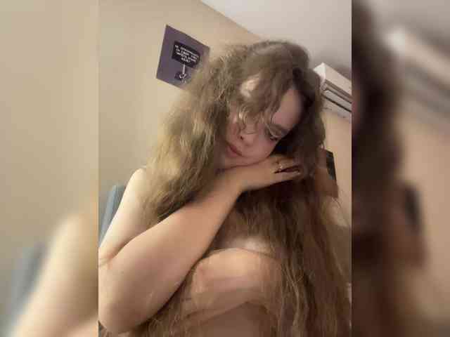YourLadyyy webcam