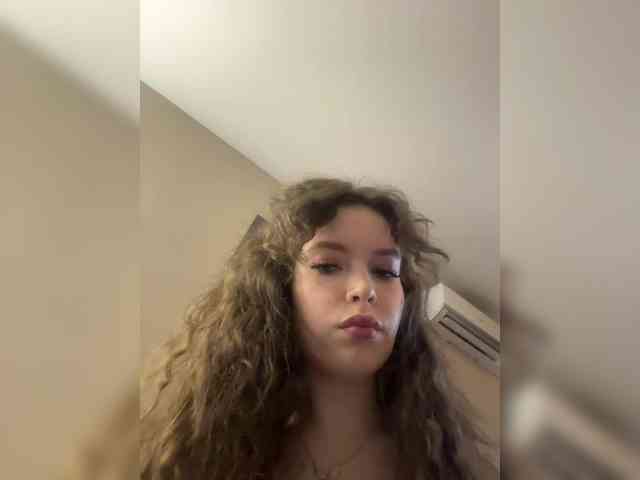 YourLadyyy webcam