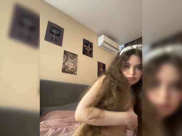 YourLadyyy webcam