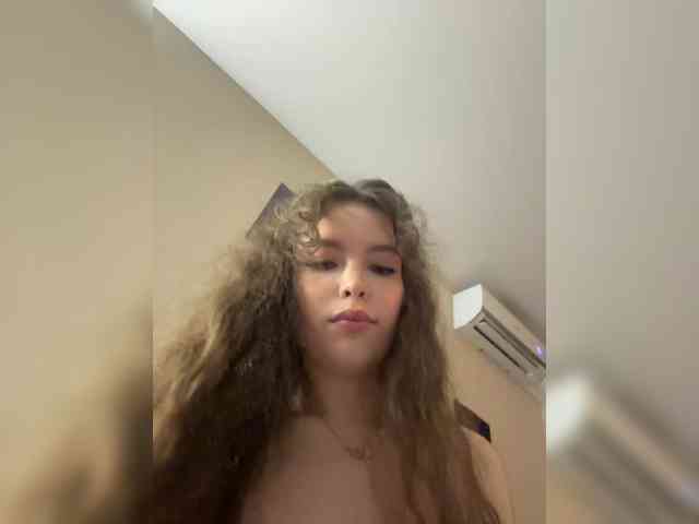 YourLadyyy webcam