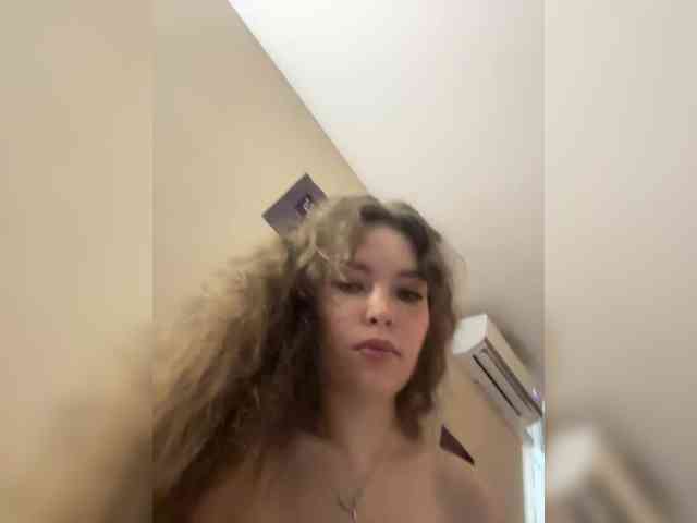 YourLadyyy webcam