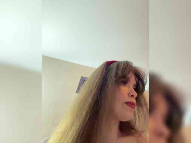 YourLadyyy webcam