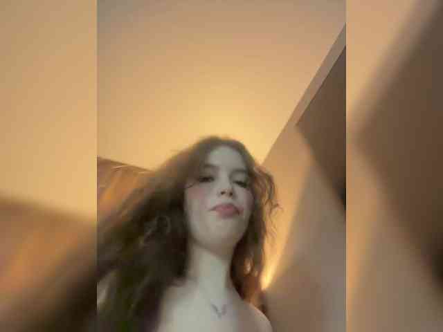 YourLadyyy webcam