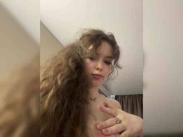 YourLadyyy webcam