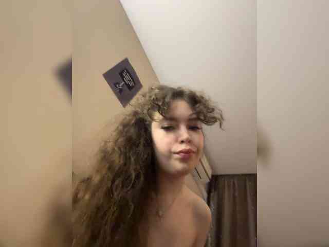 YourLadyyy webcam
