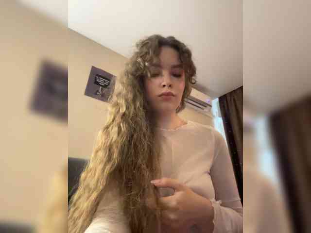 YourLadyyy webcam