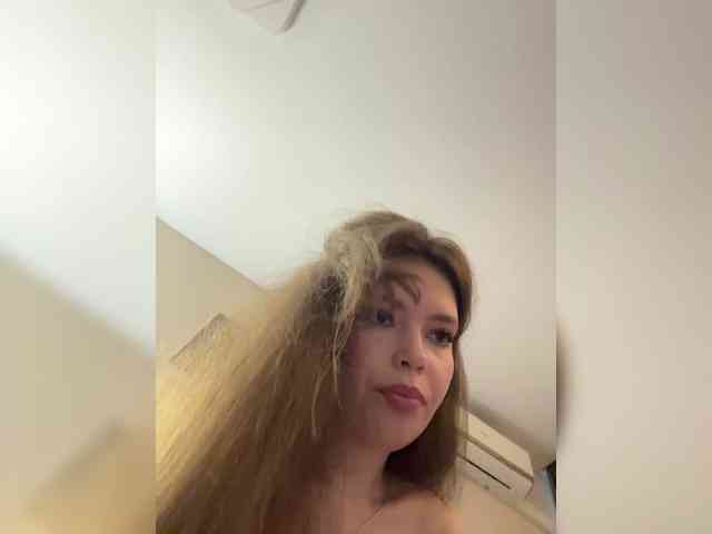 YourLadyyy webcam