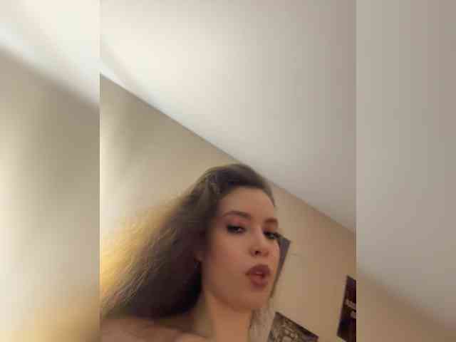 YourLadyyy webcam