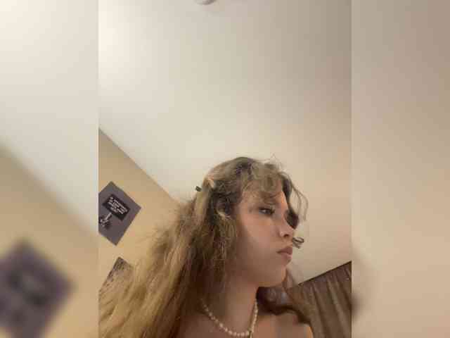 YourLadyyy webcam