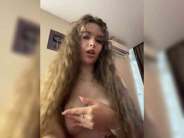 YourLadyyy webcam