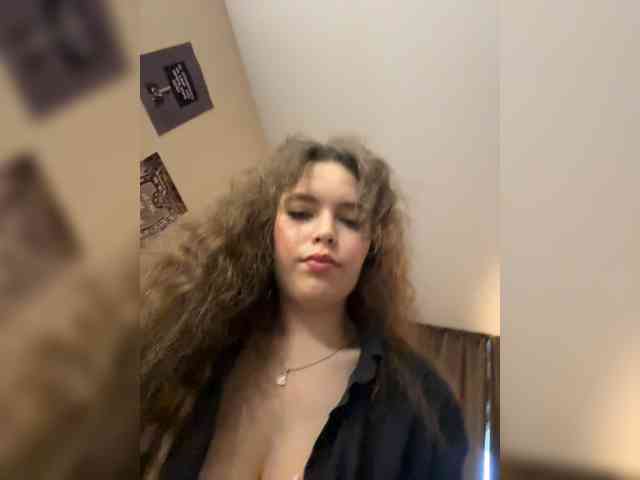 YourLadyyy webcam