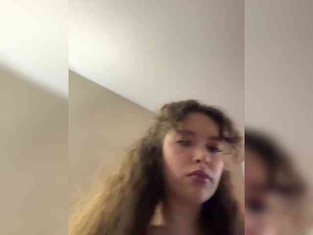 YourLadyyy webcam