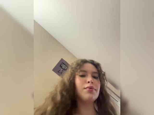 YourLadyyy webcam