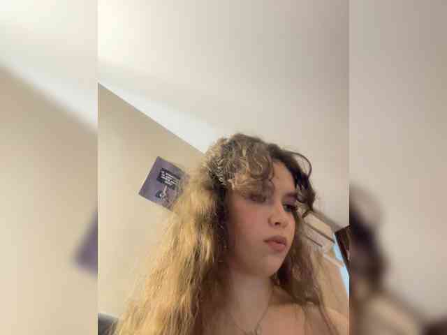 YourLadyyy webcam