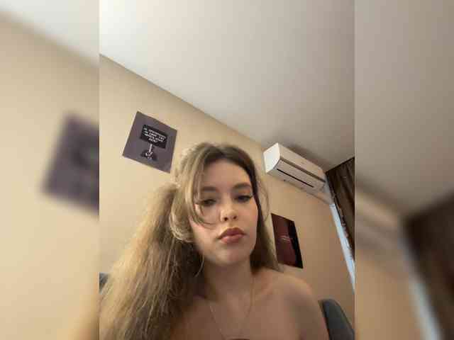 YourLadyyy webcam