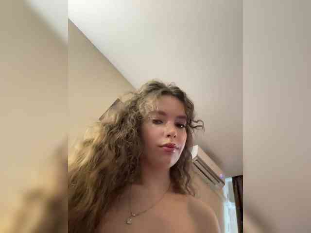 YourLadyyy webcam