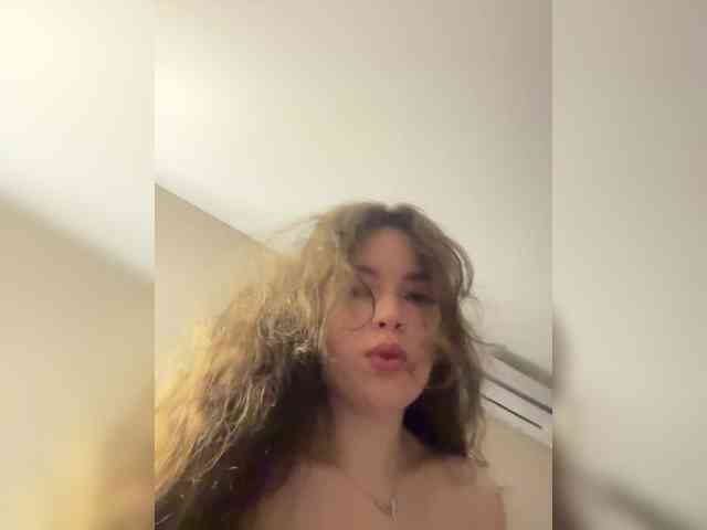 YourLadyyy webcam