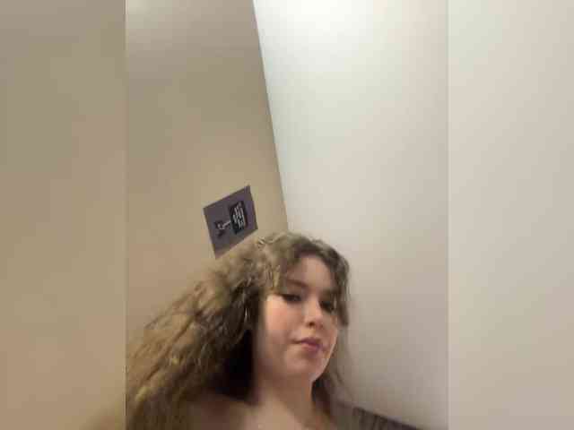 YourLadyyy webcam