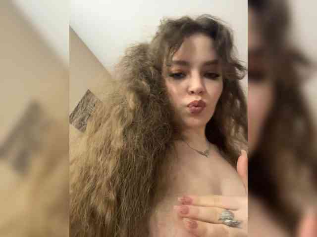 YourLadyyy webcam